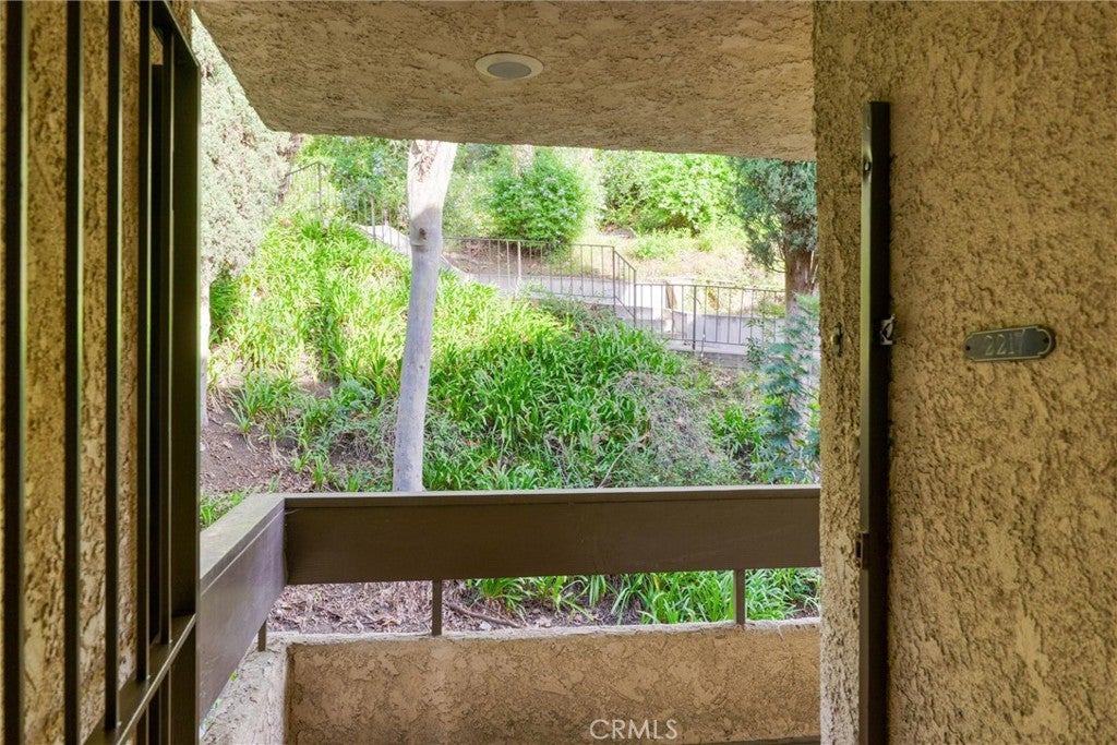 2700 Cahuenga E