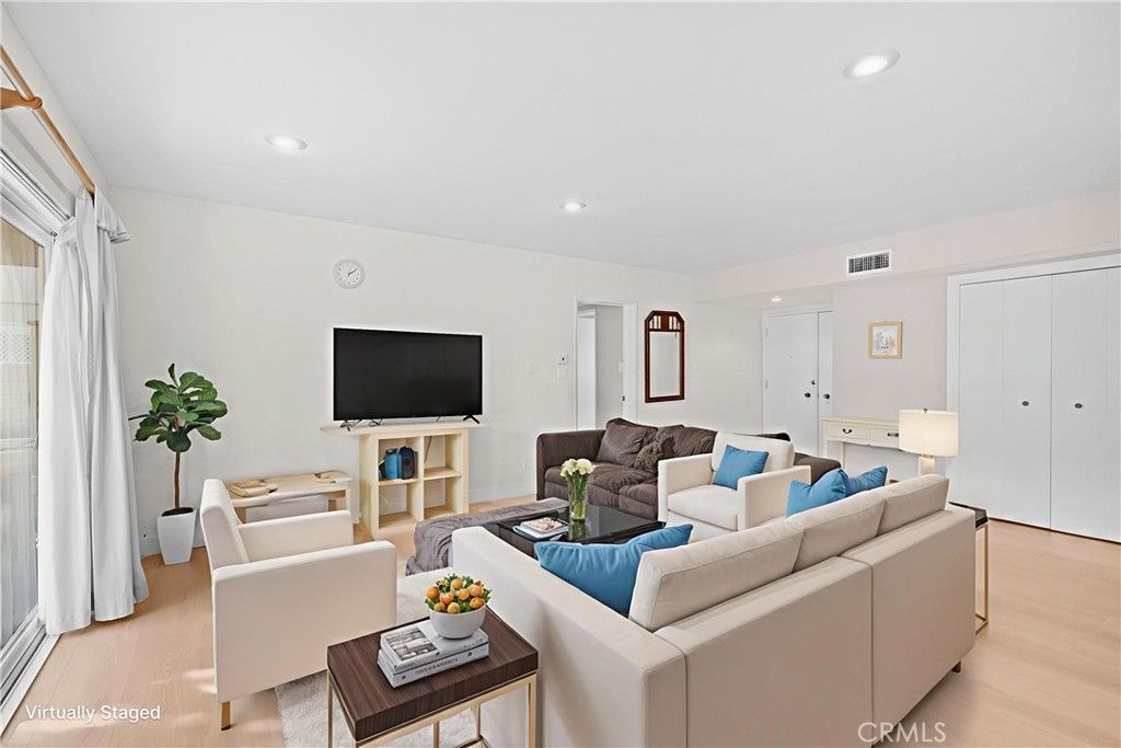 Photo of 395 S Oakland Avenue #104, Pasadena, CA 91101 (MLS # TR25266967)