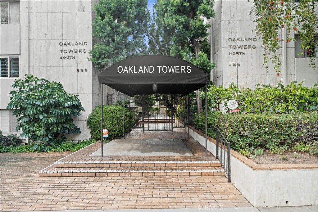 Photo of 395 S Oakland Avenue #104, Pasadena, CA 91101 (MLS # TR25266967)