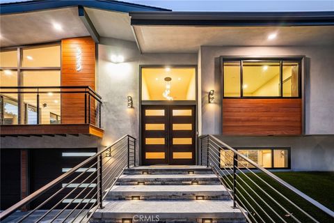 Photo of 325 N Madison Avenue, Monrovia, CA 91016 (MLS # CV25137132)