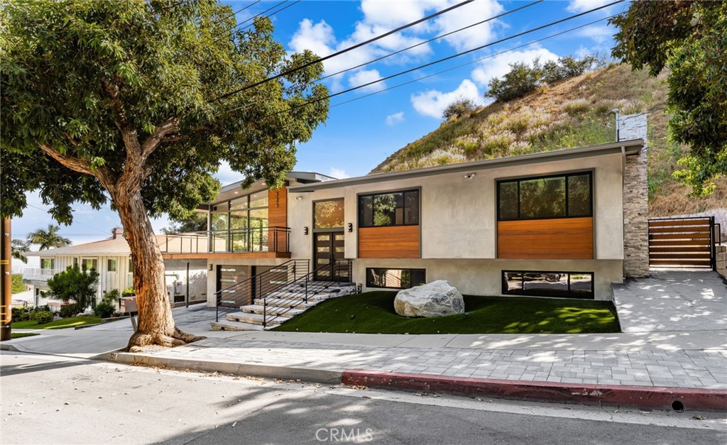 325 N Madison Avenue