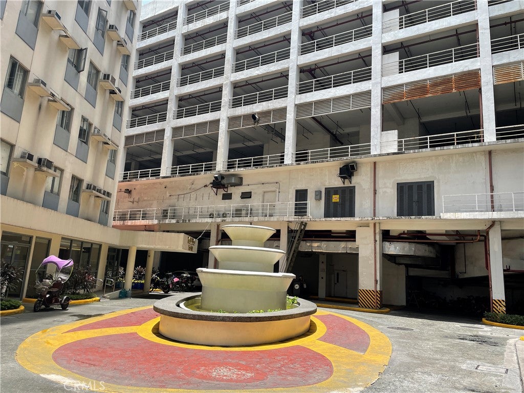 1201 Valderama Tower 325