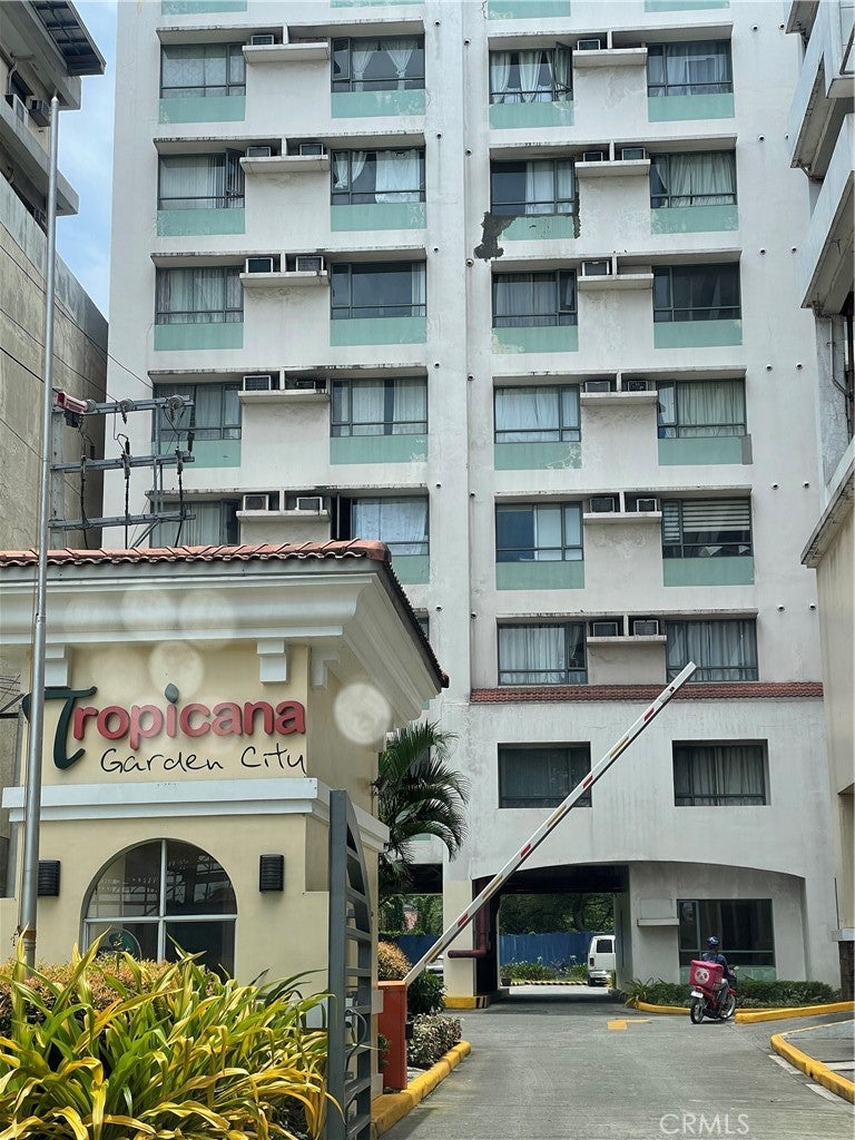 1201 Valderama Tower 325