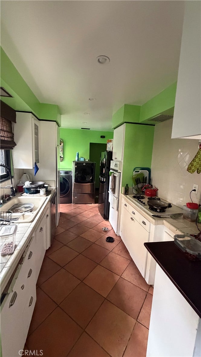 5837 Cedros