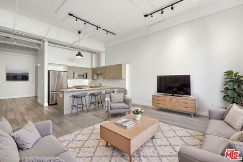 Photo of 1130 S Flower Street #202, Los Angeles, CA 90015 (MLS # 26659741)