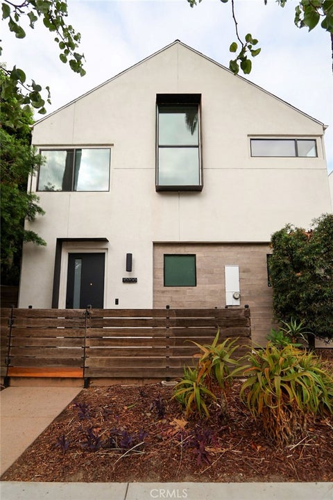 Photo of 10700 W Octave LN, North Hollywood, CA 91601 (MLS # SR26208012)
