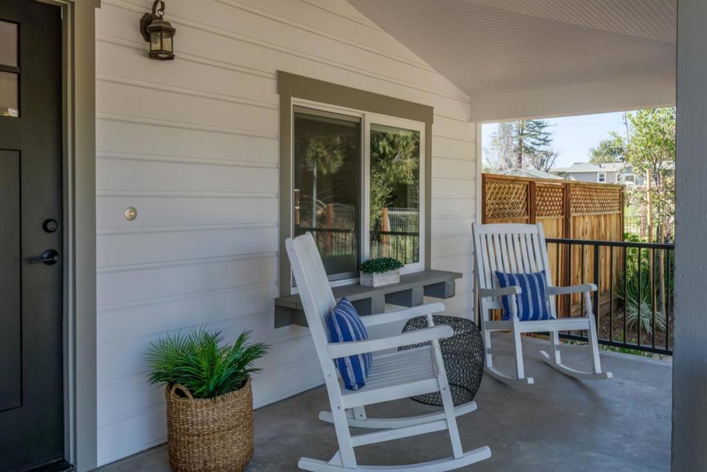 2526 Mattison Lane