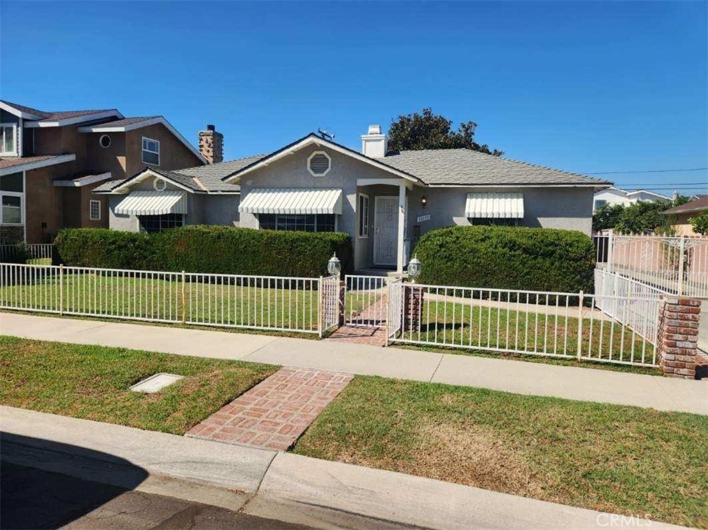 3 BEDROOMS, 2 BATHS. KITCHEN WITH EATING AREA. LIVING ROOM WITH DINING ROOM. LIVING ROOM WITH FIREPLACE, LARGE FAMILY ROOM. GREAT CURB APPEAL. MATURE LANDSCAPING. INTERIOR FRESHLY PAINTED. NEWER CARPET THROUGHOUT. RV PARKING ACCESS. LARGE SPACIOUS BACKYARD. 3 CAR DETACHED GARAGE.