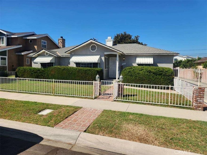 3 BEDROOMS, 2 BATHS. KITCHEN WITH EATING AREA. LIVING ROOM WITH DINING ROOM. LIVING ROOM WITH FIREPLACE, LARGE FAMILY ROOM. GREAT CURB APPEAL. MATURE LANDSCAPING. INTERIOR FRESHLY PAINTED. NEWER CARPET THROUGHOUT. RV PARKING ACCESS. LARGE SPACIOUS BACKYARD. 3 CAR DETACHED GARAGE.