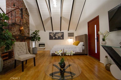 Photo of 11525 Moorpark Street, Studio City, CA 91602 (MLS # SR26191333)