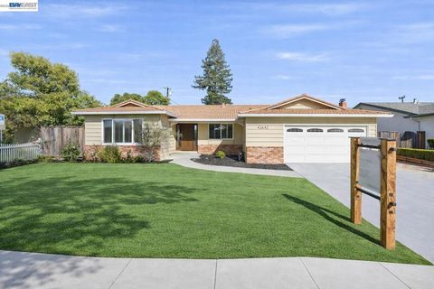 Photo of 42642 Sully St, Fremont, CA 94539 (MLS # 41127241)