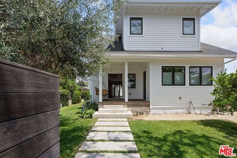 Photo of 4525 Melbourne Avenue, Los Angeles, CA 90027 (MLS # 25561745)
