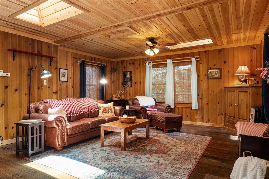 15 Toyon Trail