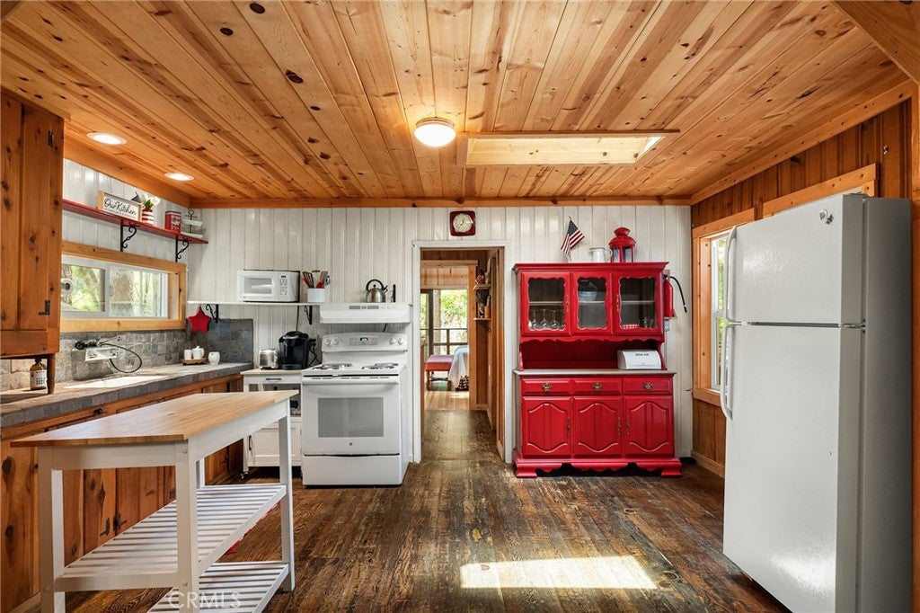15 Toyon Trail