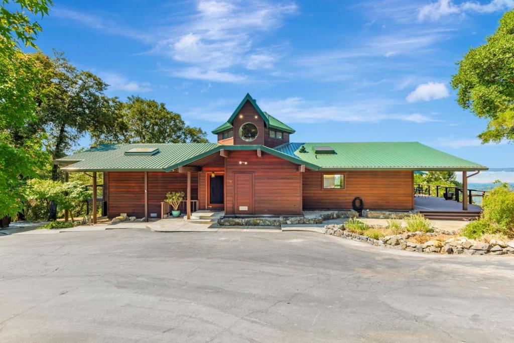 950 Oak Ridge Road