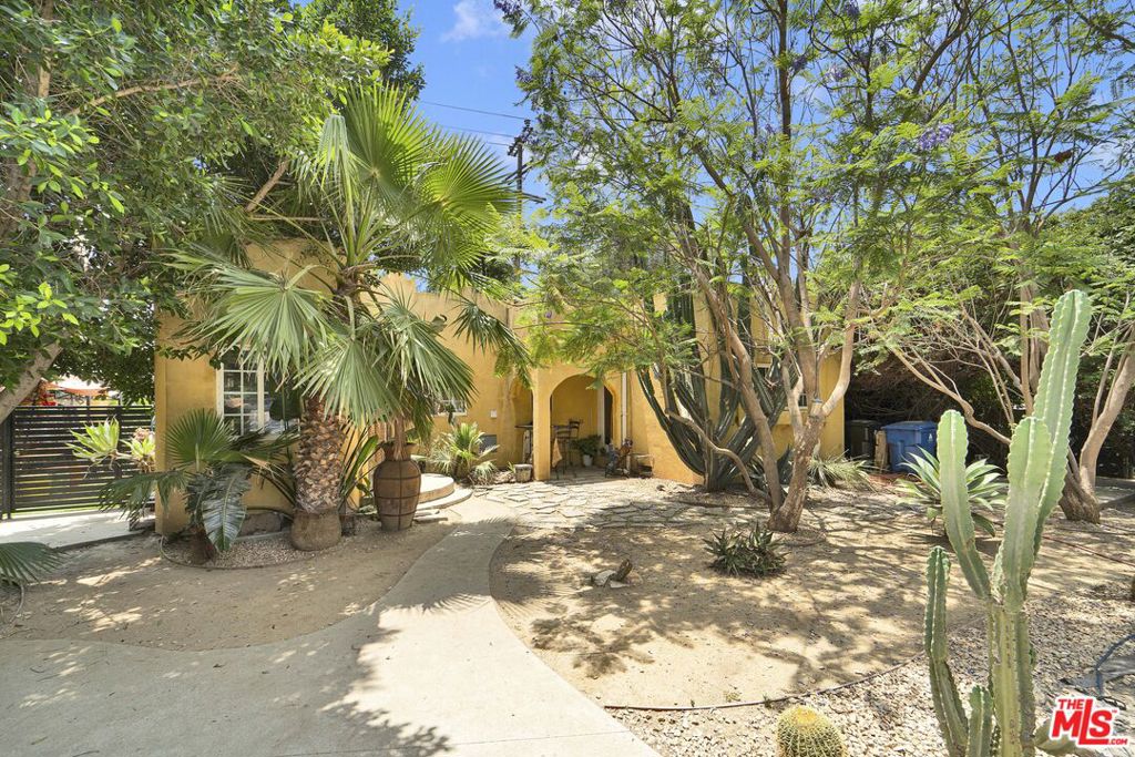 9506 Yolanda Avenue
