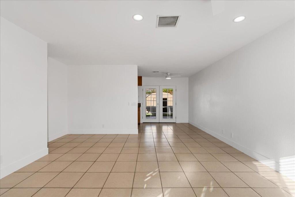 52111 Avenida Navarro