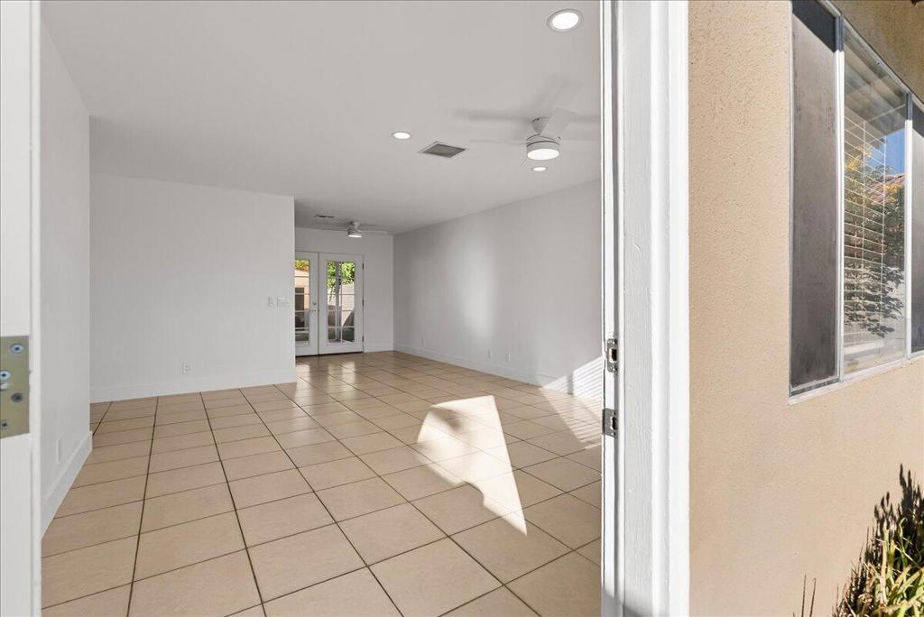 52111 Avenida Navarro