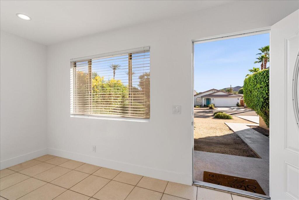 52111 Avenida Navarro