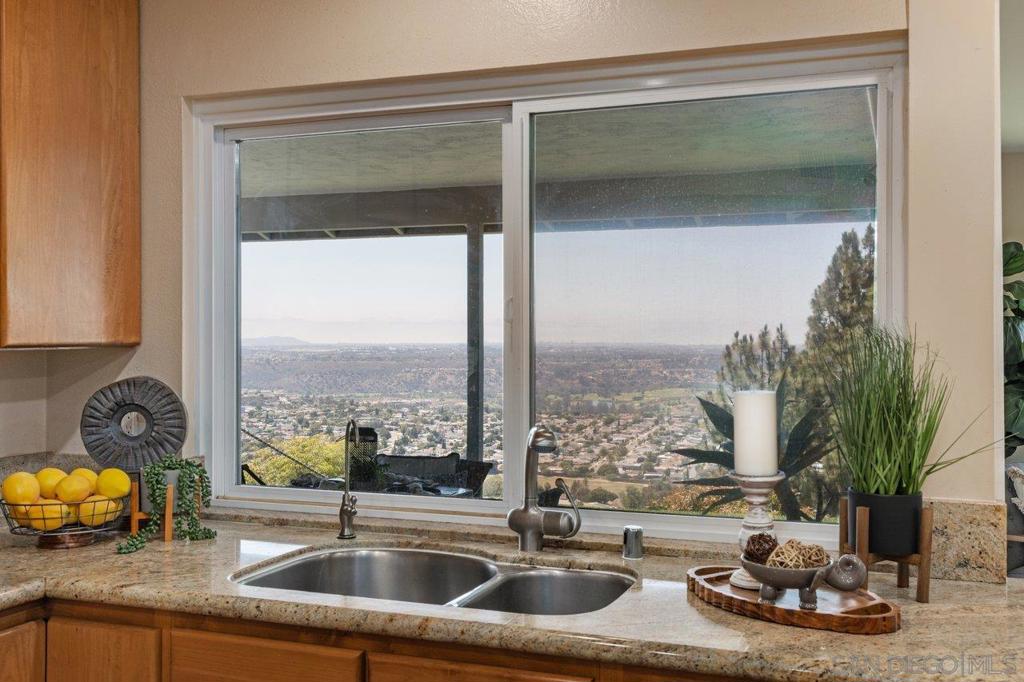 6184 Del Paso Ave