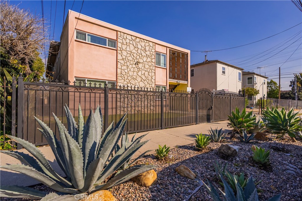Welcome to Lincoln Heights a highly desired area! This unit is recently remodeled and very close to downtown Los Angeles. This unit features 1 bedroom and 1 bathroom, with new vinyl flooring throughout plus a very well sized kitchen with new granite counter tops and stainless steel sink,and living room. Additional amenities include fresh paint, newly installed ceiling fans, updated windows with coverings, and 1 parking space. The unit also comes with a 1 car parking space and the owner is also in charge of paying for trash & water. Come take a look this won't last very long. Very convenient location near all major bus stops. Close to schools such as Griffin Elementary School, Sacred Heart Elementary School. Near La-USC Medical center and Medical Plaza, Dodger Stadium, Famous Broadway Avenue, Chinatown, coffee shops, 7-Eleven, McDonald's, Market and many more. Public transportation, bus stop right in the corner, and minutes away to Downtown Los Angeles area. Owner is looking to lease 1 year or more.