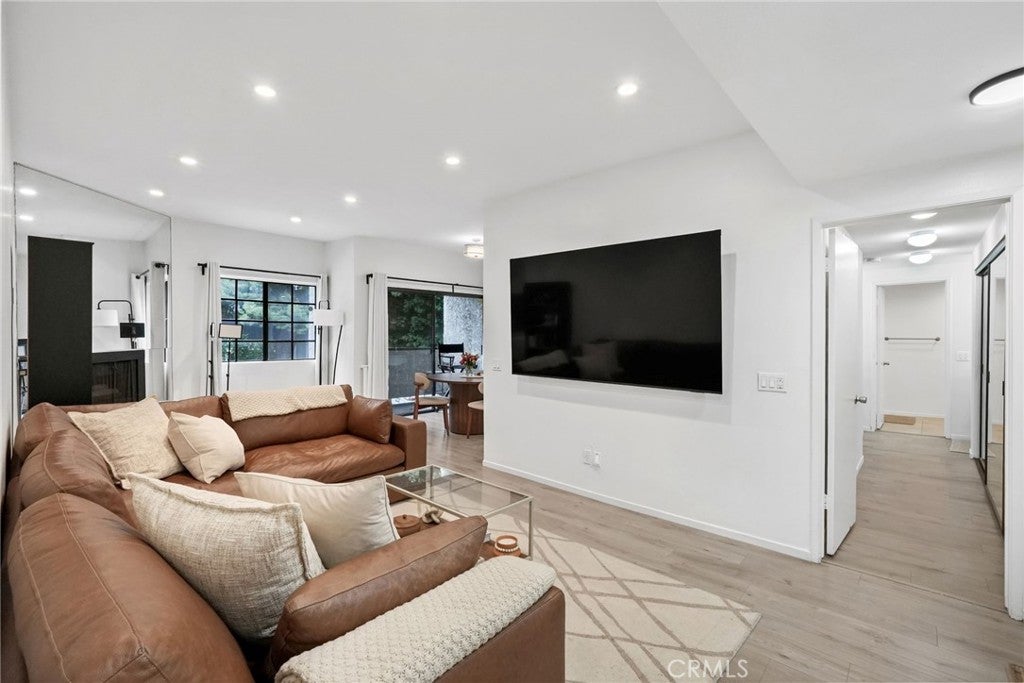 17914 Magnolia Boulevard 135