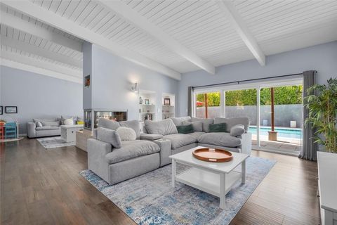 Photo of 23701 Clarendon Street, Woodland Hills, CA 91367 (MLS # SR25194192) Photo of 23701 Clarendon Street, Woodland Hills, CA 91367 (MLS # SR25194192)