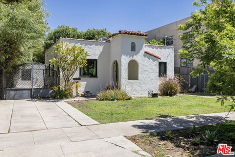 Photo of 11269 La Maida Street, North Hollywood, CA 91601 (MLS # 26847889)