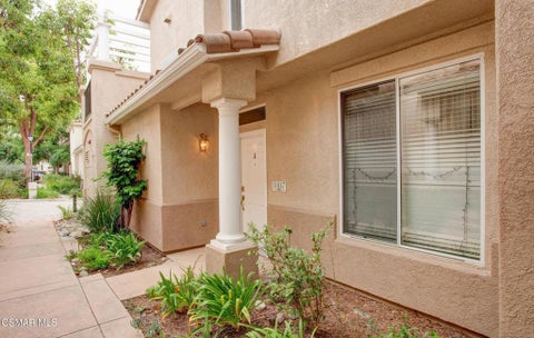Photo of 11817 Barletta Place, Moorpark, CA 93021 (MLS # 226005029)