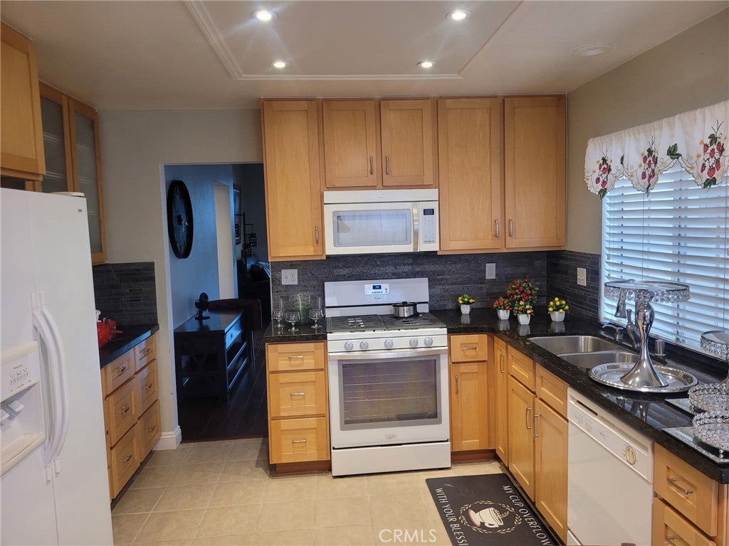 27974 Palm Villa