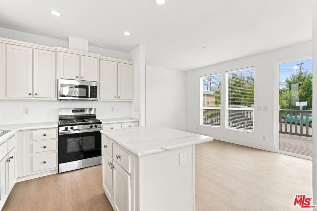 12301 San Fernando Road 502