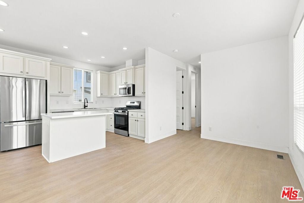 12301 San Fernando Road 502
