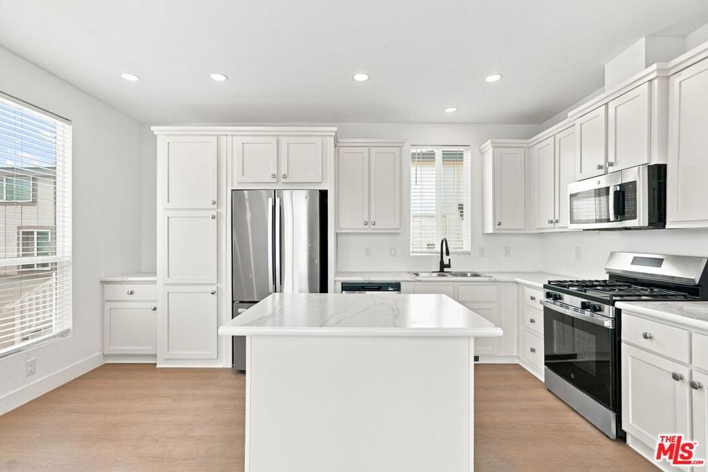 12301 San Fernando Road 502