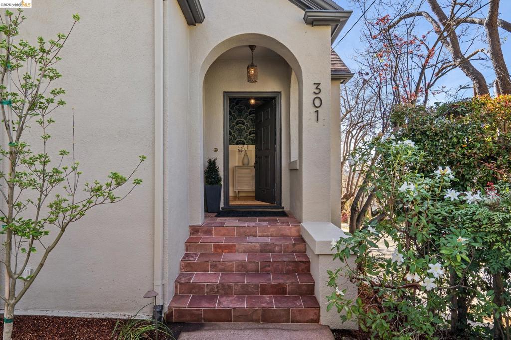 301 301 El Cerrito Avenue