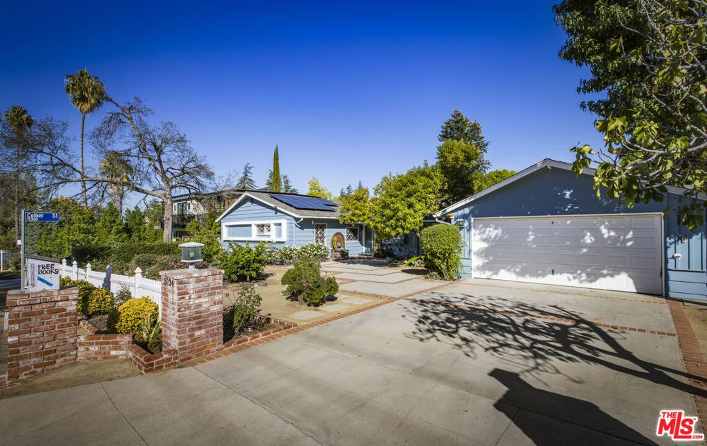 Photo of 5234 Tampa Avenue, Tarzana, CA 91356 (MLS # 25614307)