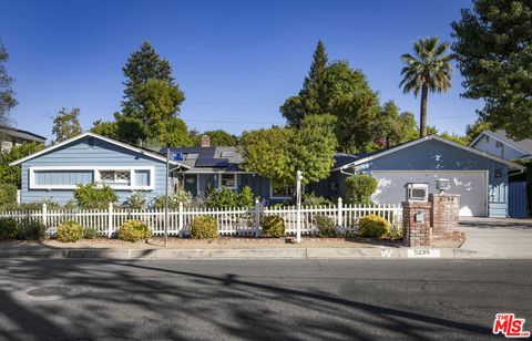 Photo of 5234 Tampa Avenue, Tarzana, CA 91356 (MLS # 25614307)