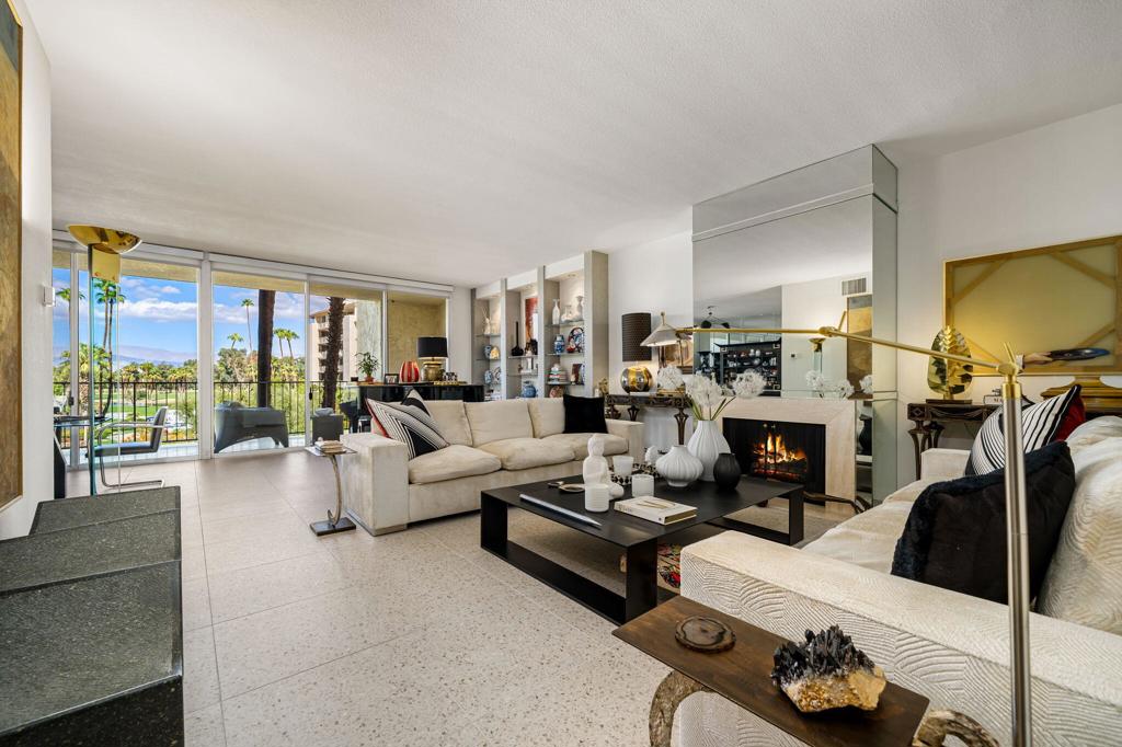899 Island Drive 304