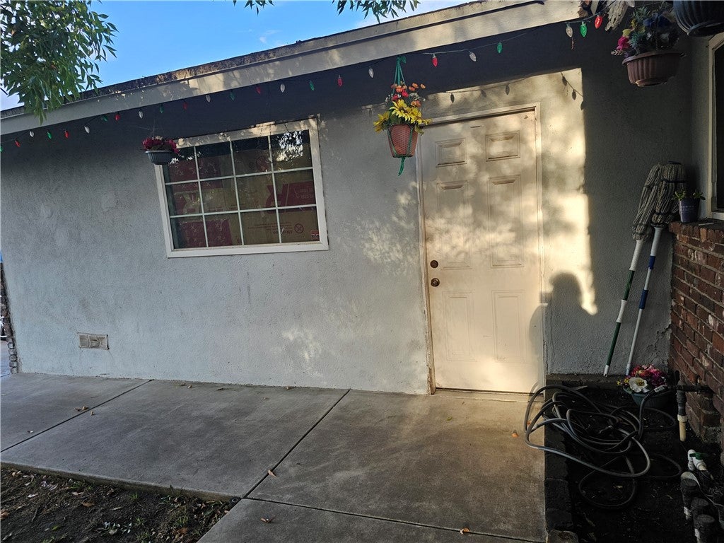 842 E Yale