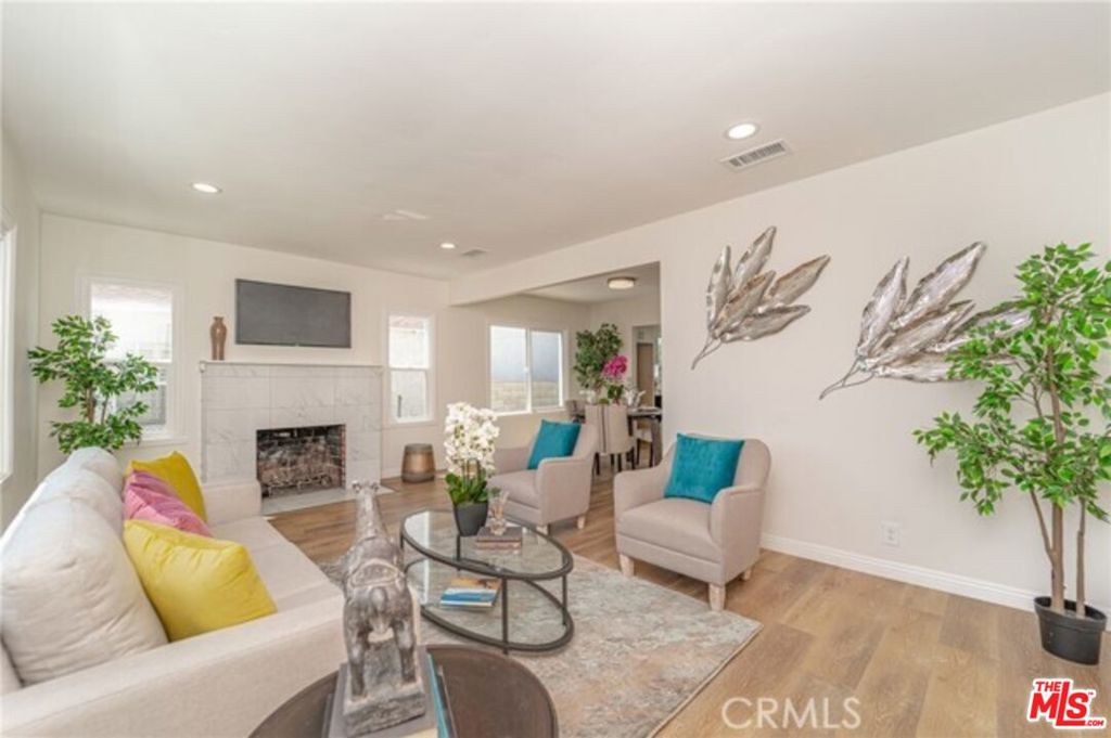 Photo of 7317 Tujunga Avenue, North Hollywood, CA 91605 (MLS # 26662157)