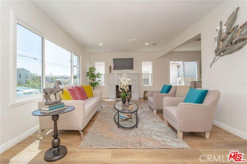 Photo of 7317 Tujunga Avenue, North Hollywood, CA 91605 (MLS # 26662157)