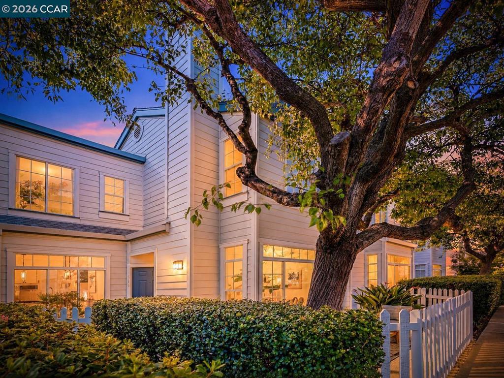 619 Commodore Dr DR