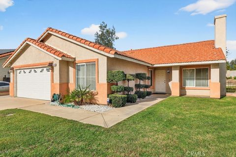 15240 Carob Fontana CA 92335