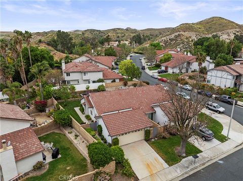 Photo of 28919 Sam Pl, Canyon Country, CA 91387 (MLS # SR26062575)