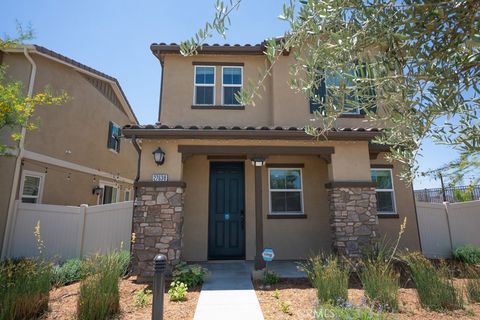 Photo of 27638 Sawtooth Lane, Canyon Country, CA 91387 (MLS # SR25118203)