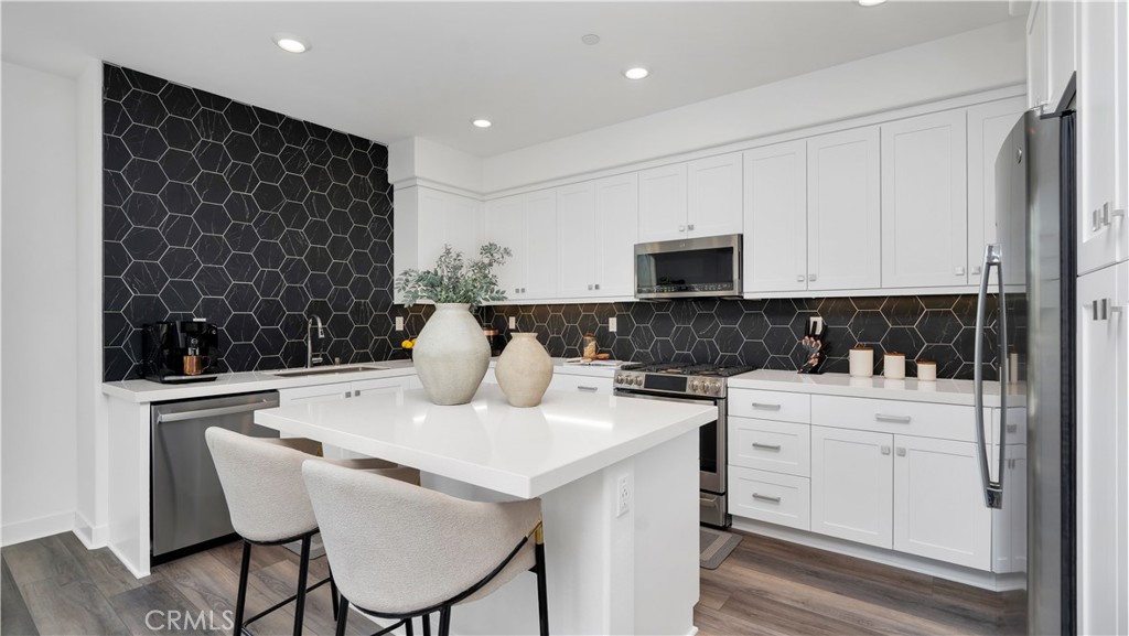 1669 W Lincoln Avenue 102