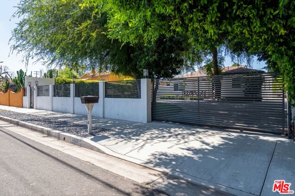 5409 Fallbrook Avenue