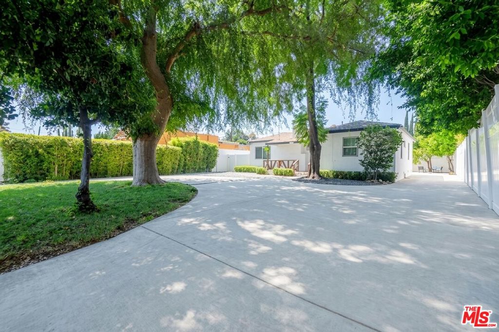 5409 Fallbrook Avenue