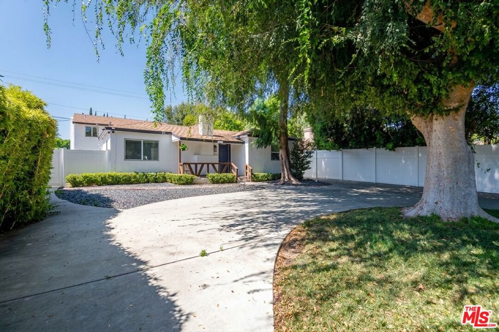 5409 Fallbrook Avenue