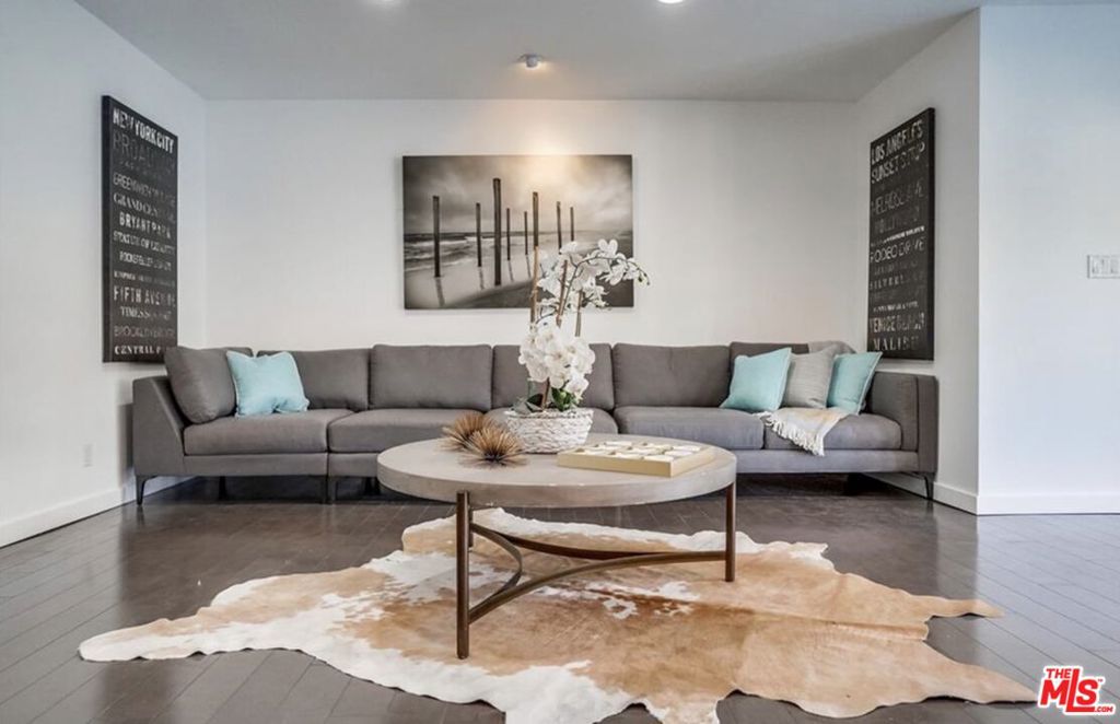 12527 Emelita Street