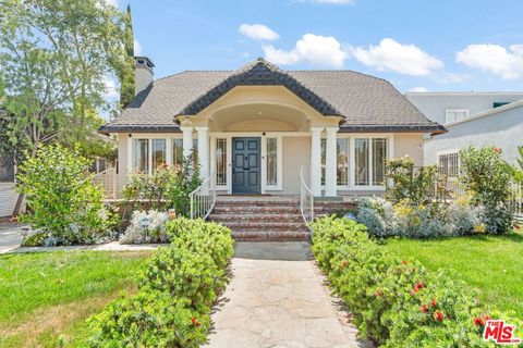 Photo of 1107 S St Andrews Place, Los Angeles, CA 90019 (MLS # 25618513)